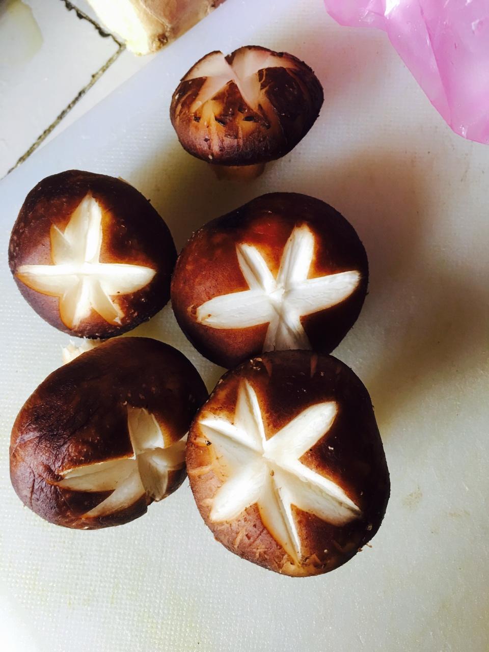 一只小小蜗牛做的巧切香菇花