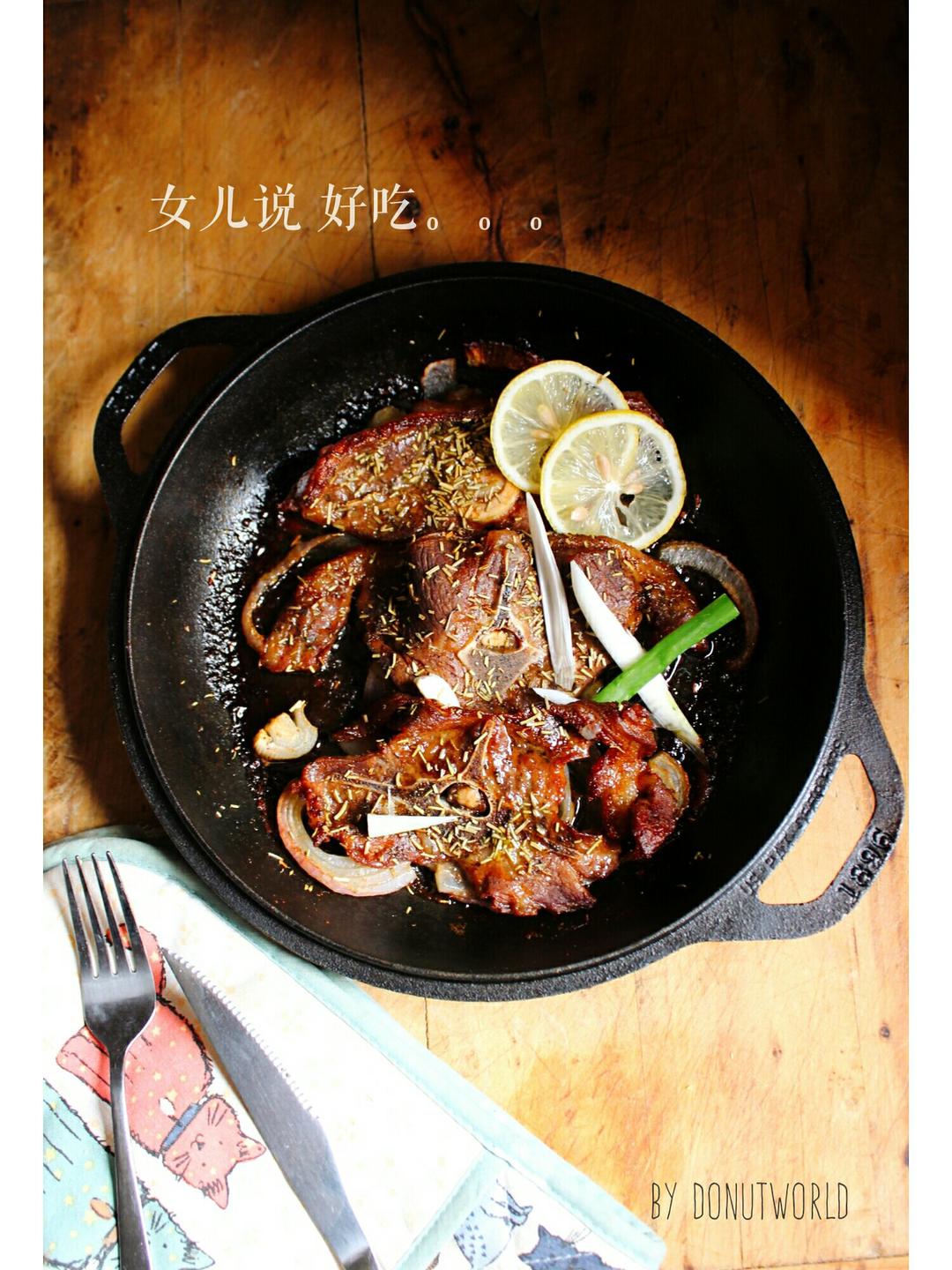 迷迭香烤羊蝴蝶排伴胡萝卜杏鲍菇