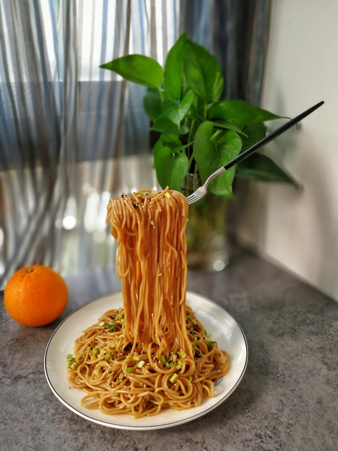会站的面条