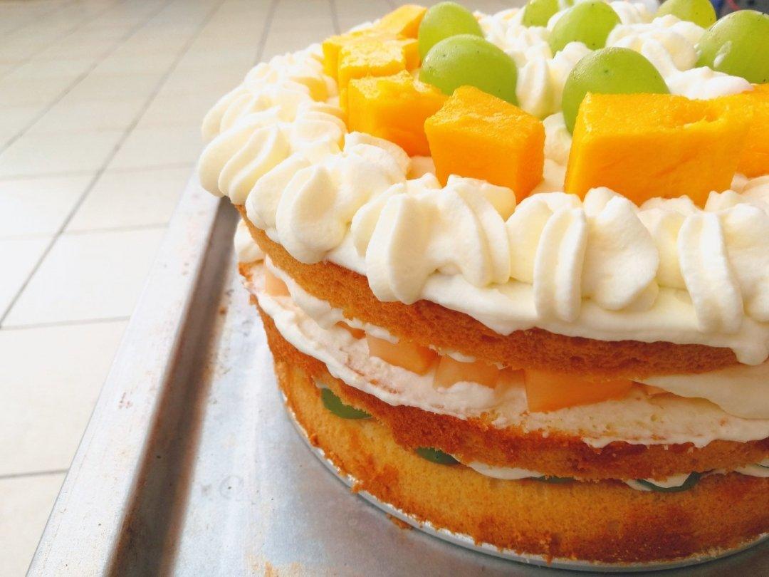 时下流行的鲜奶油戚风裸蛋糕