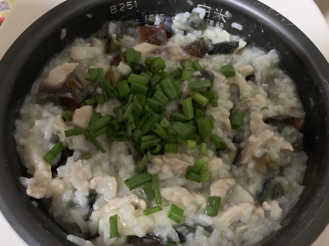 十五分钟快手之香滑皮蛋瘦肉粥(附五分钟电饭煲电压力锅更快捷方法)