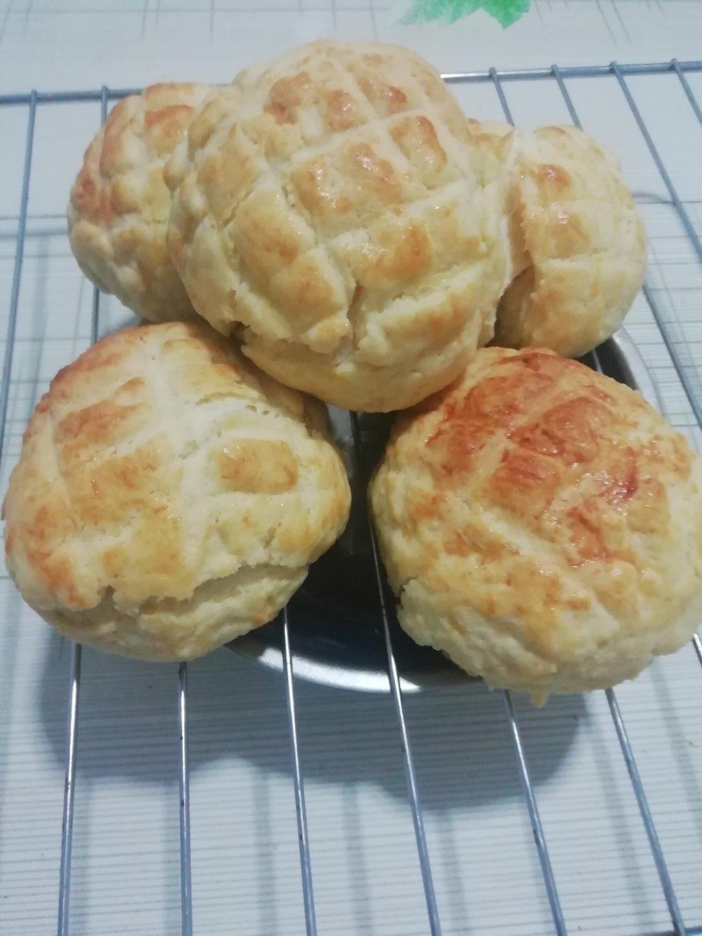 好吃到炸裂的港式菠萝包（附带制作酥皮的小视频）