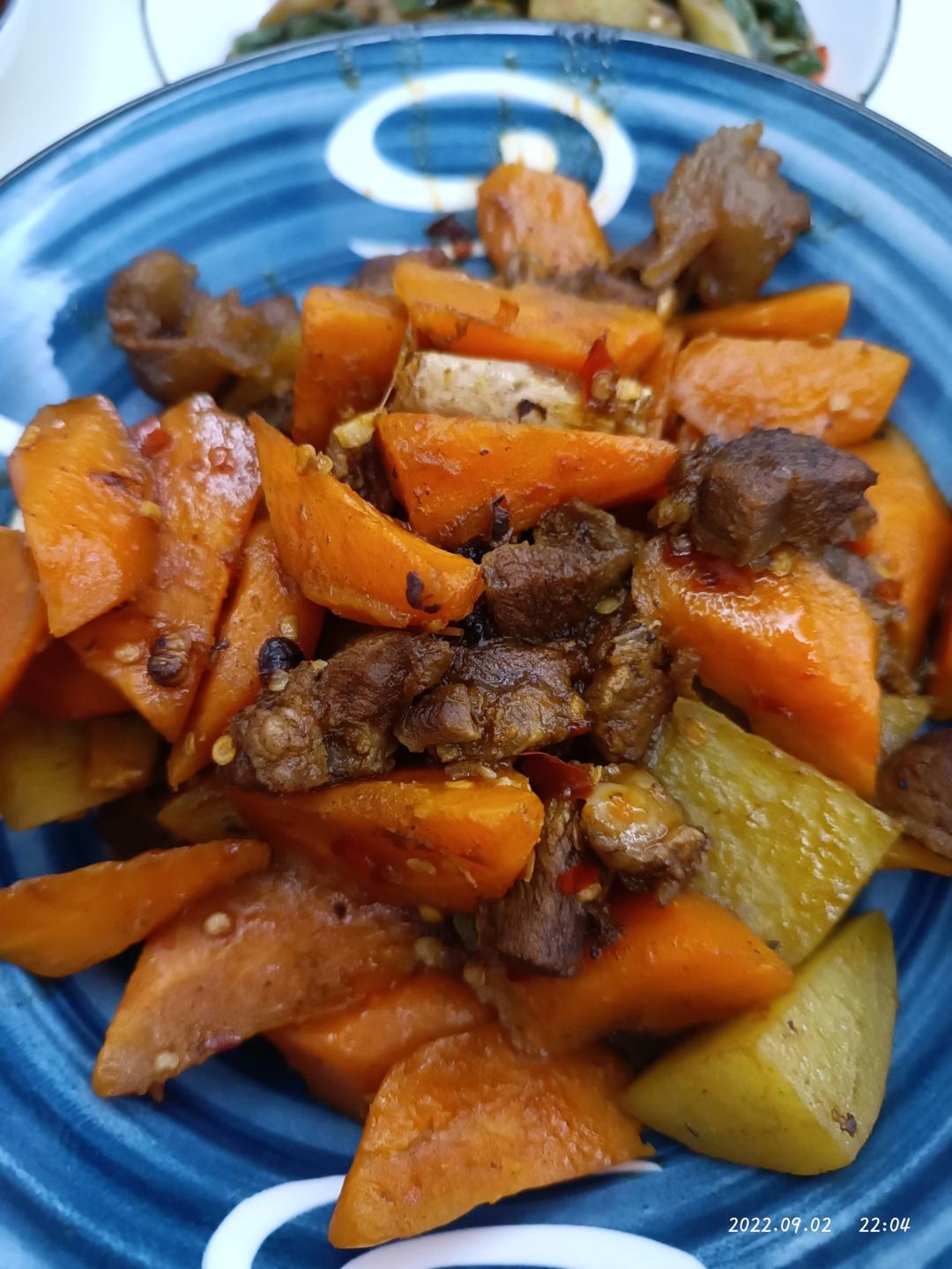 胡萝卜烧牛肉（牛肉超糯）