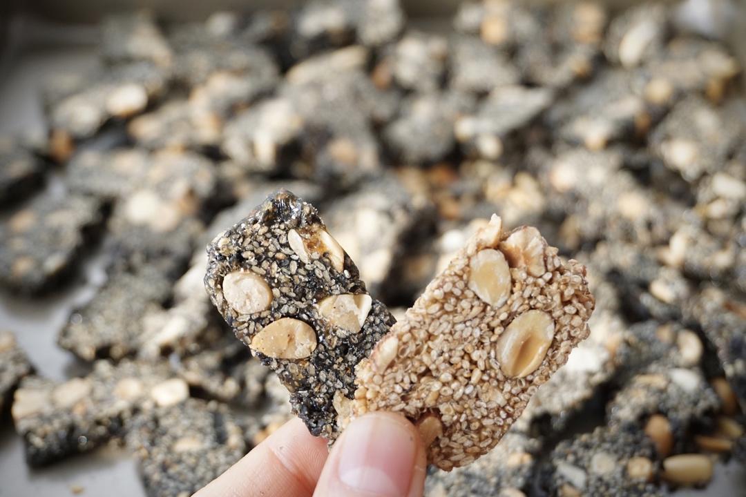 一枚柔软的胖子做的芝麻糖(古早味)
