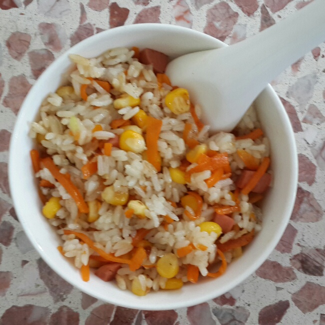方便饭--玉米火腿肠炒饭