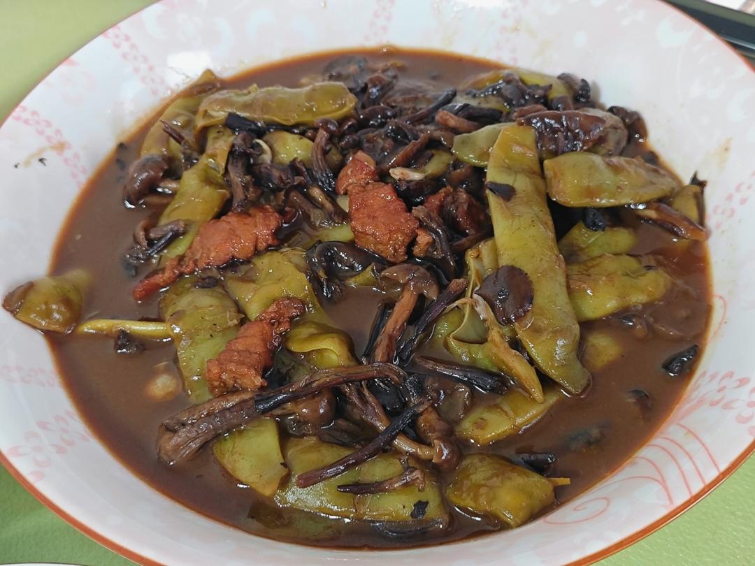 五花肉炖豆角（榛蘑版）