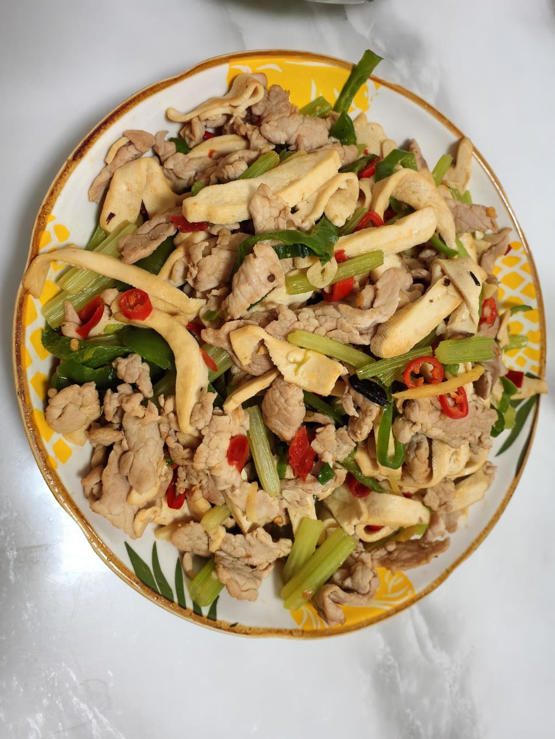 芹菜豆干炒肉丝