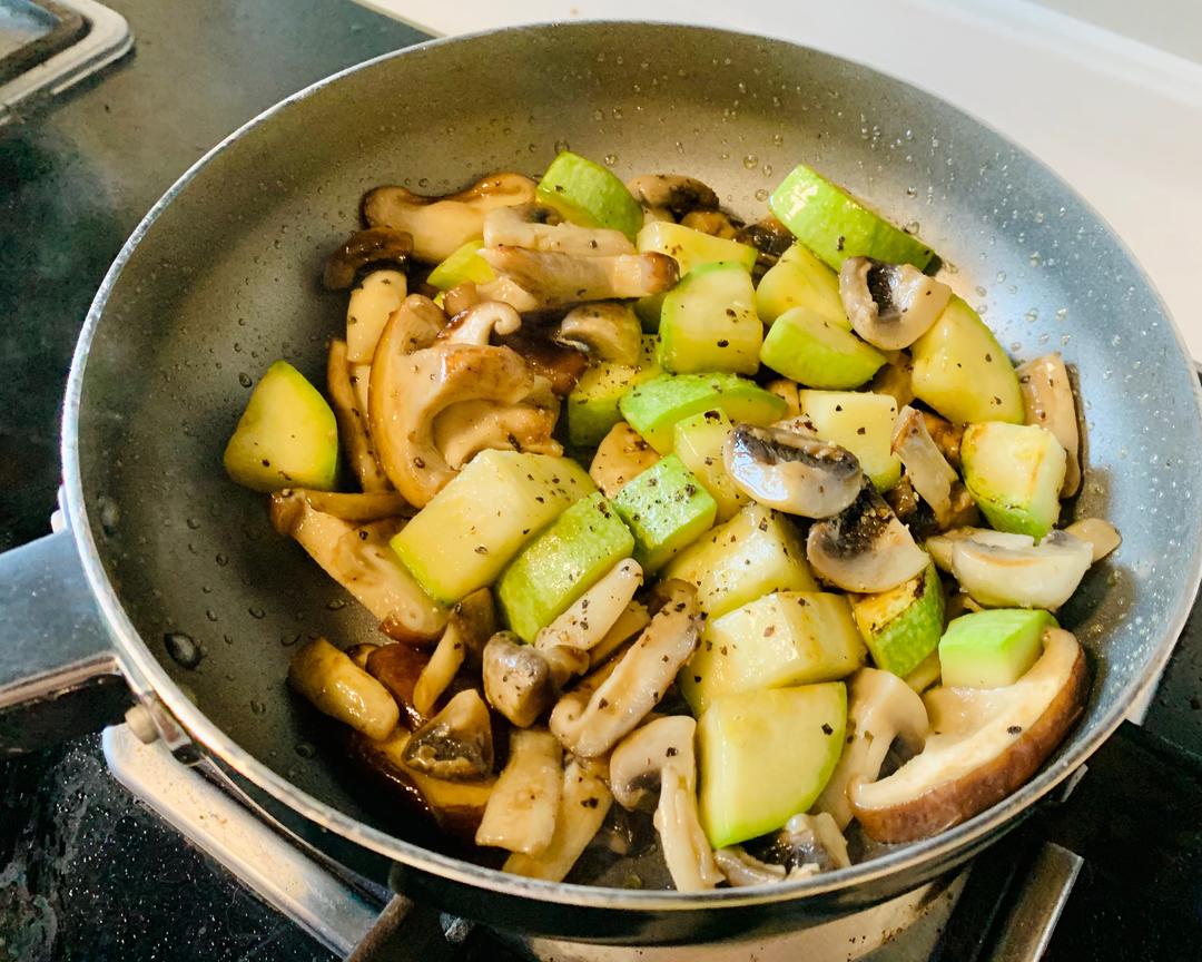 【正大钱食谱】鲜掉眉毛的炒蘑菇