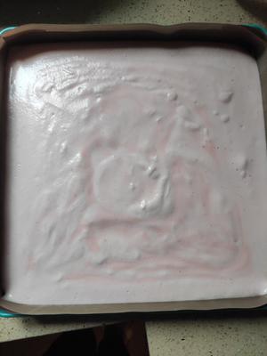 玫瑰奶酪蛋糕卷 粉嫩嫩的蛋糕卷的做法 步骤5