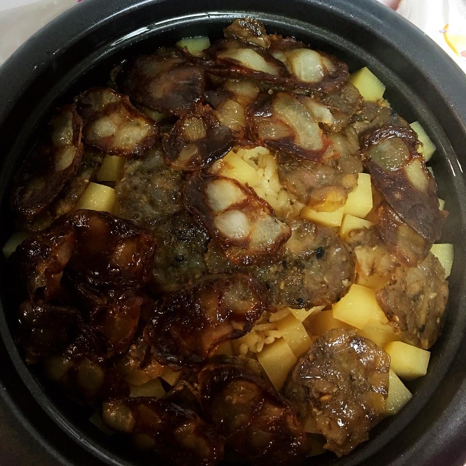 土豆腊肠焖饭