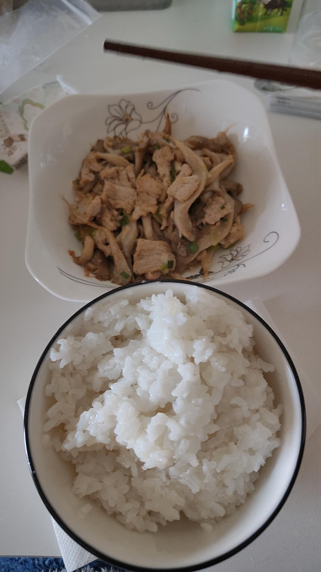 平菇炒肉片