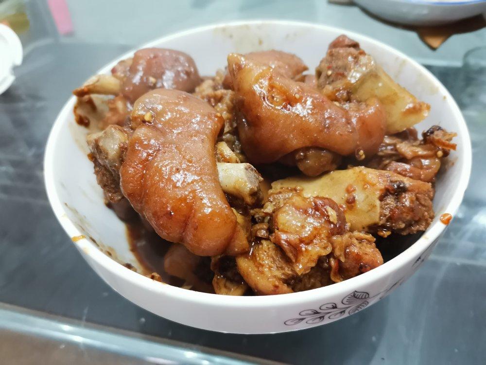 美味的家常菜：红烧猪蹄
