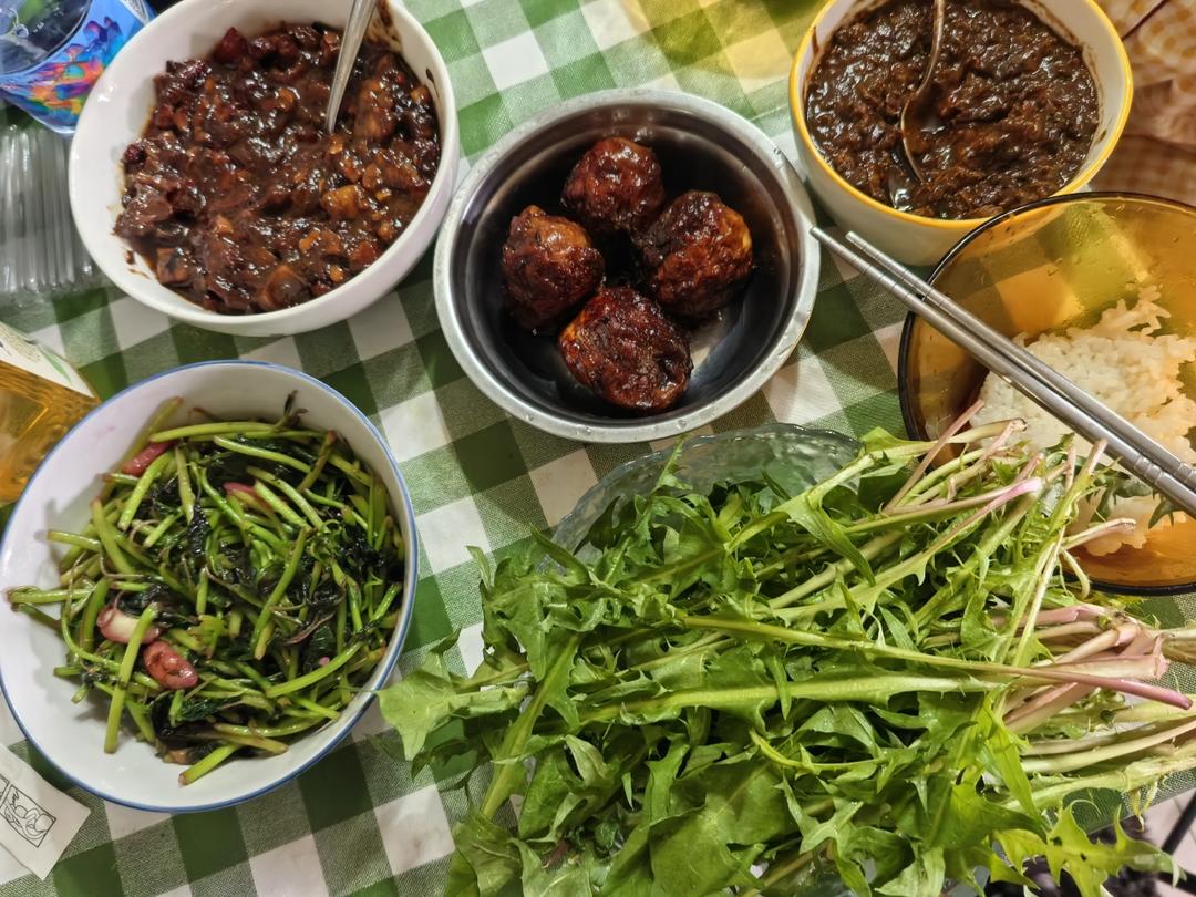 洋葱酥卤肉饭