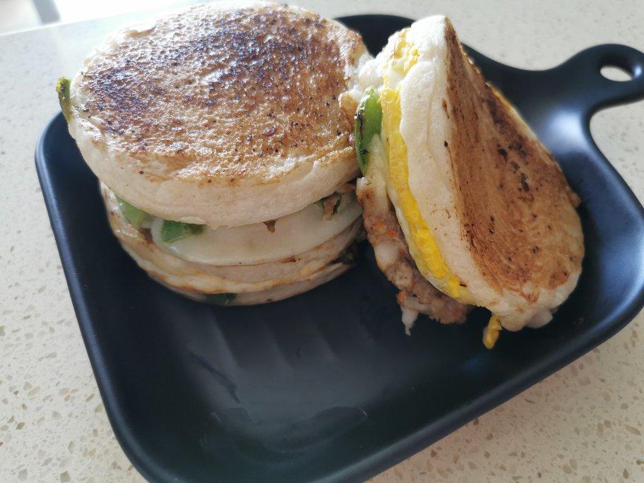 早餐霸王~沉甸甸鸡蛋汉堡