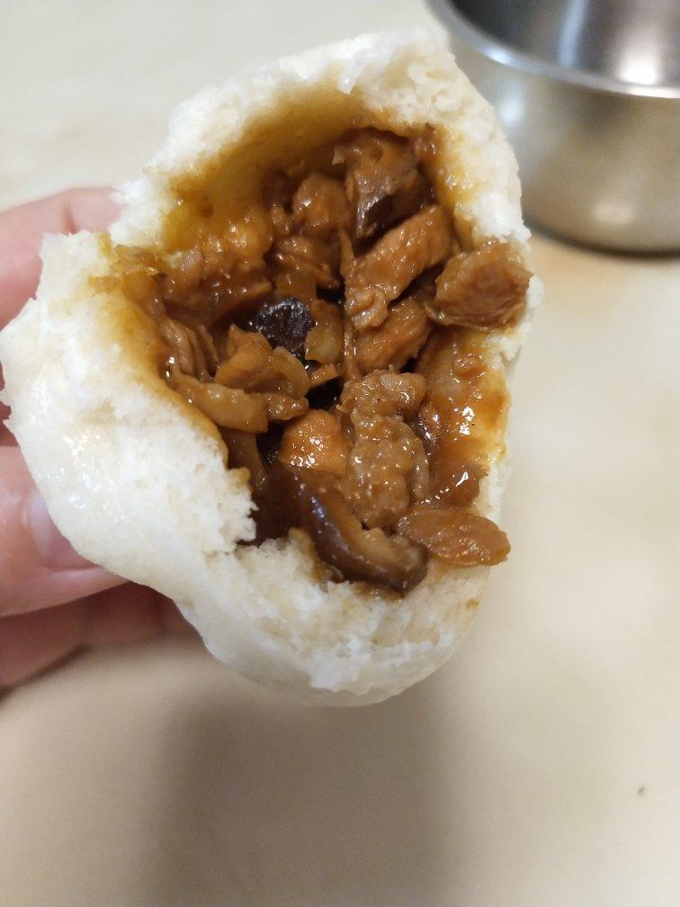 香菇鸡腿酱肉包