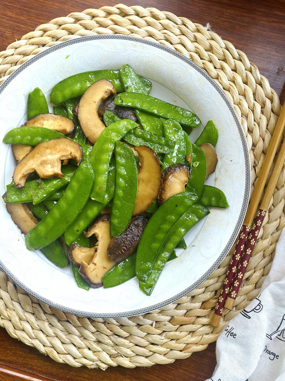 海鲜菇炒荷兰豆+太太乐鲜鸡汁芝麻香油