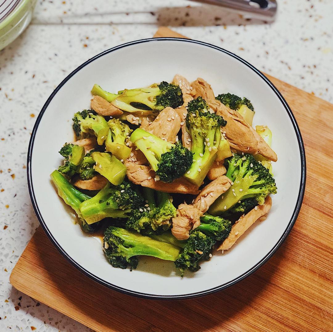 蒜香西兰花炒鸡胸