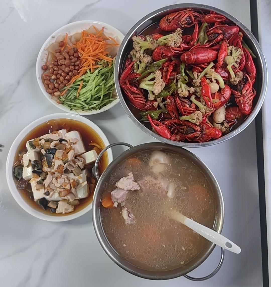 把我的梦想，化成了灶台上的一天又一天。