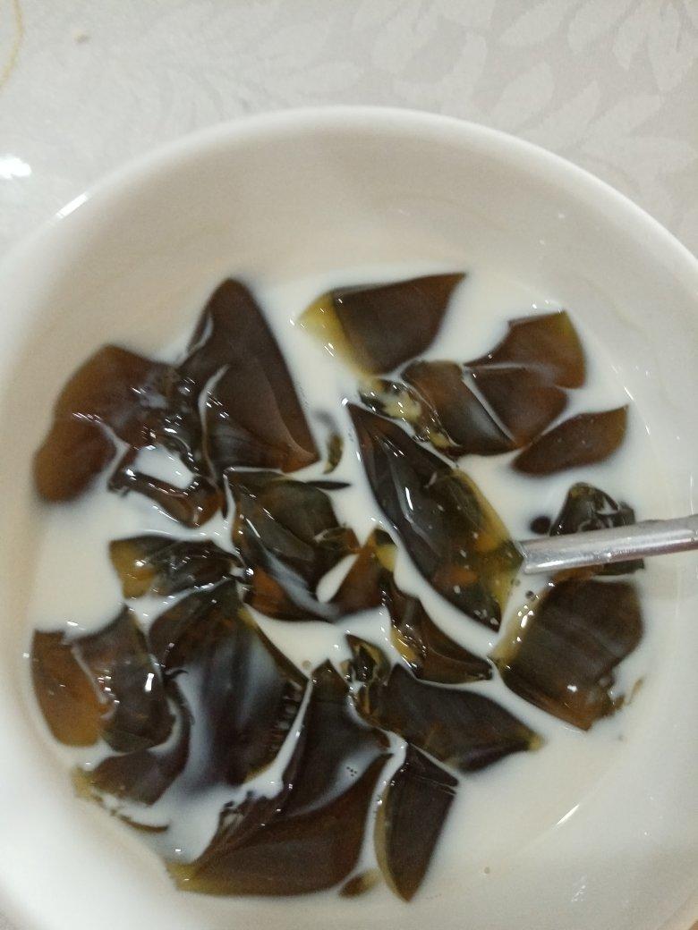 艾草的另一种清凉吃法- -艾草凉粉，不要高热量的青团