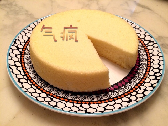 超简单完美戚风蛋糕（6寸2蛋）附打发、翻拌、脱模视频