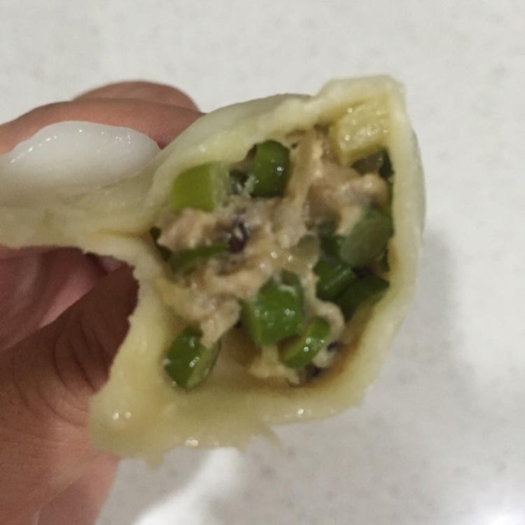 蒜苔猪肉榨菜饺子的做法