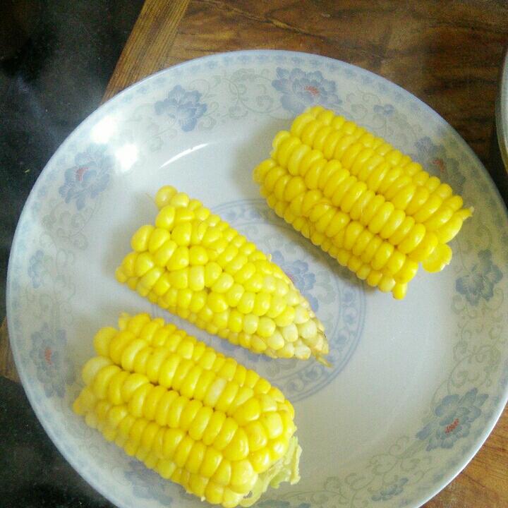 清煮甜玉米