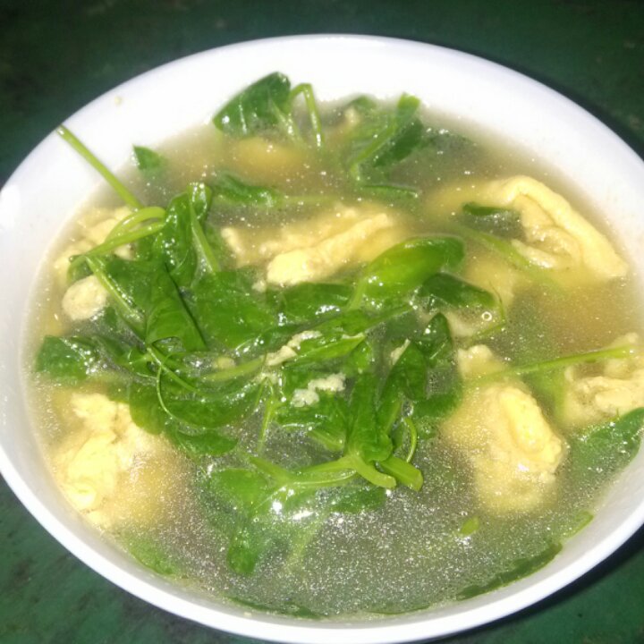 豌豆尖煎蛋汤