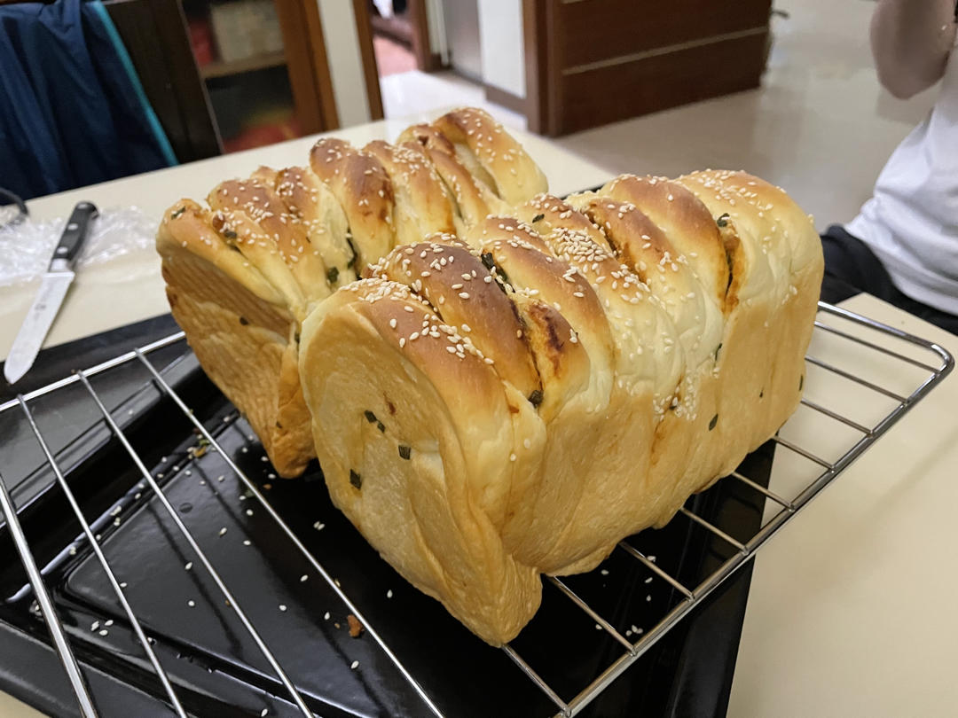 早餐香葱肉松面包卷