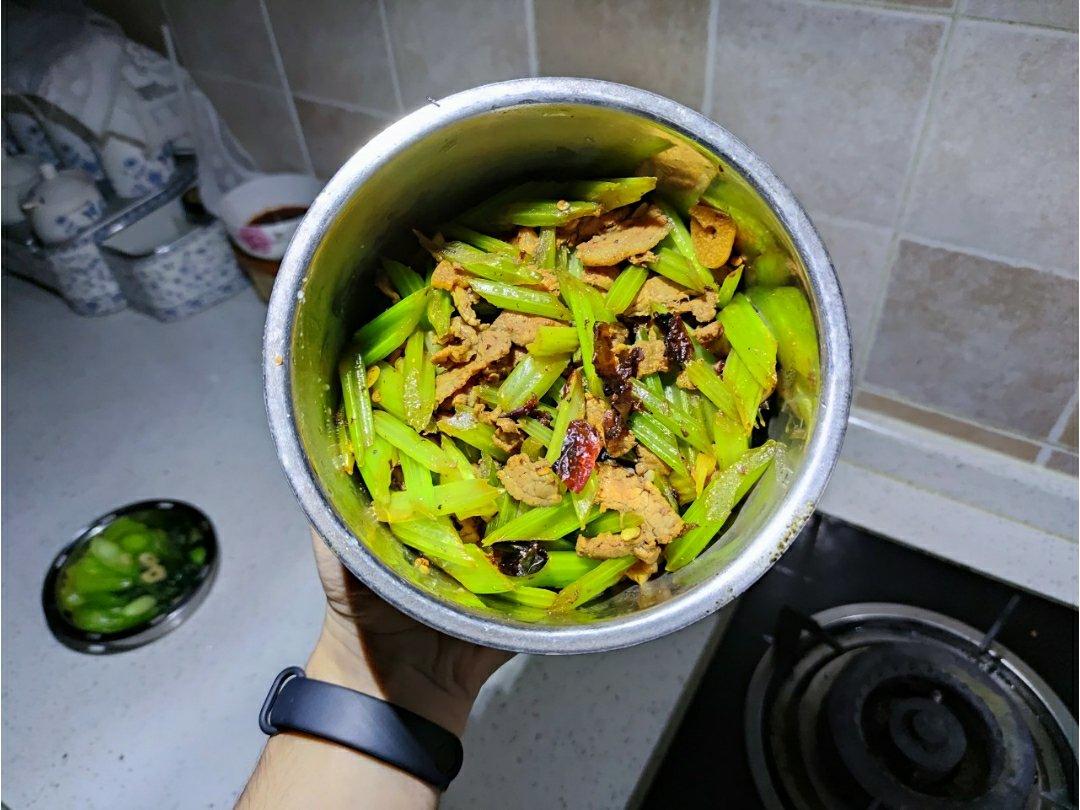 芹菜炒肉