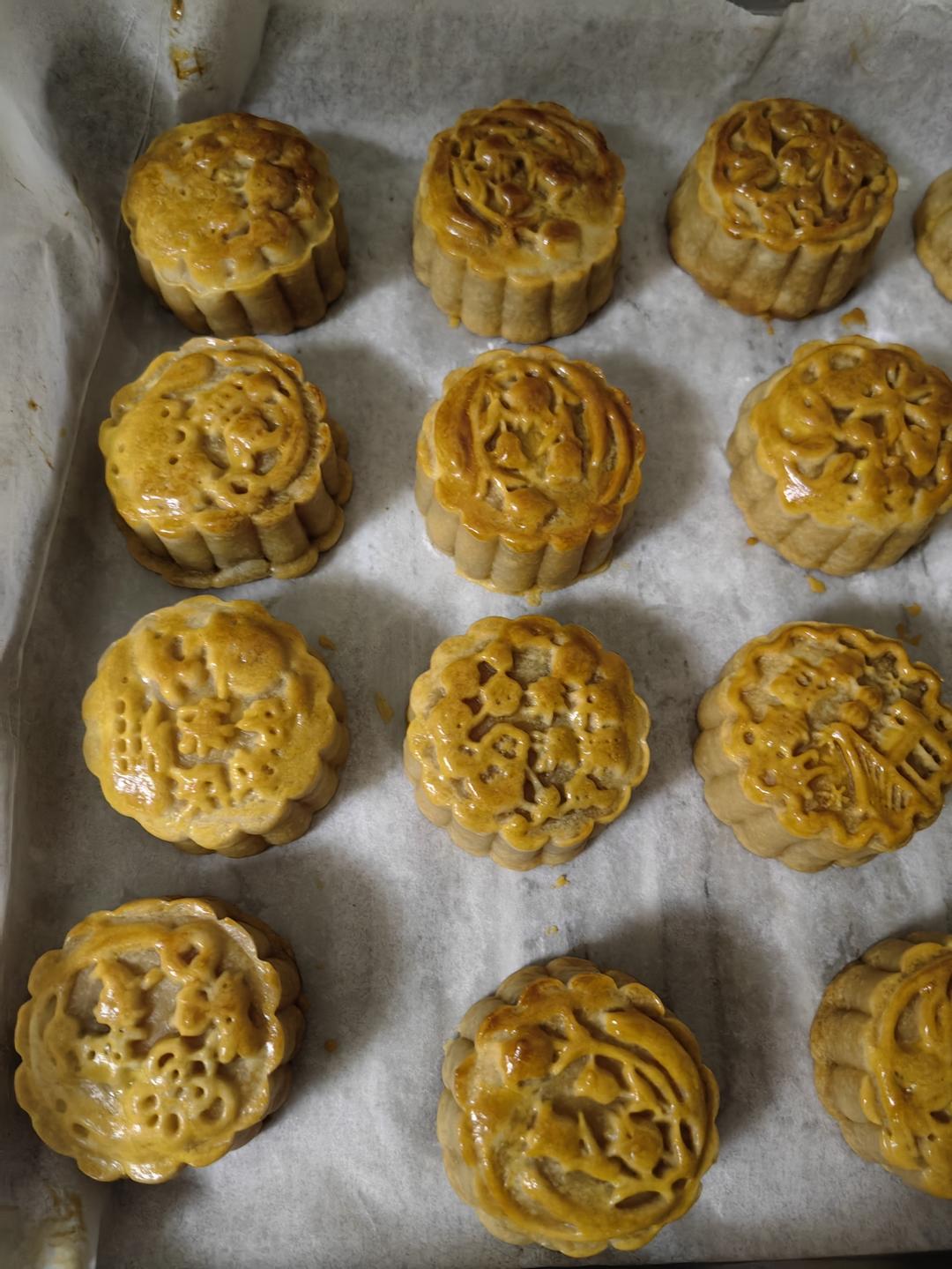 广式月饼—蛋黄莲蓉月饼