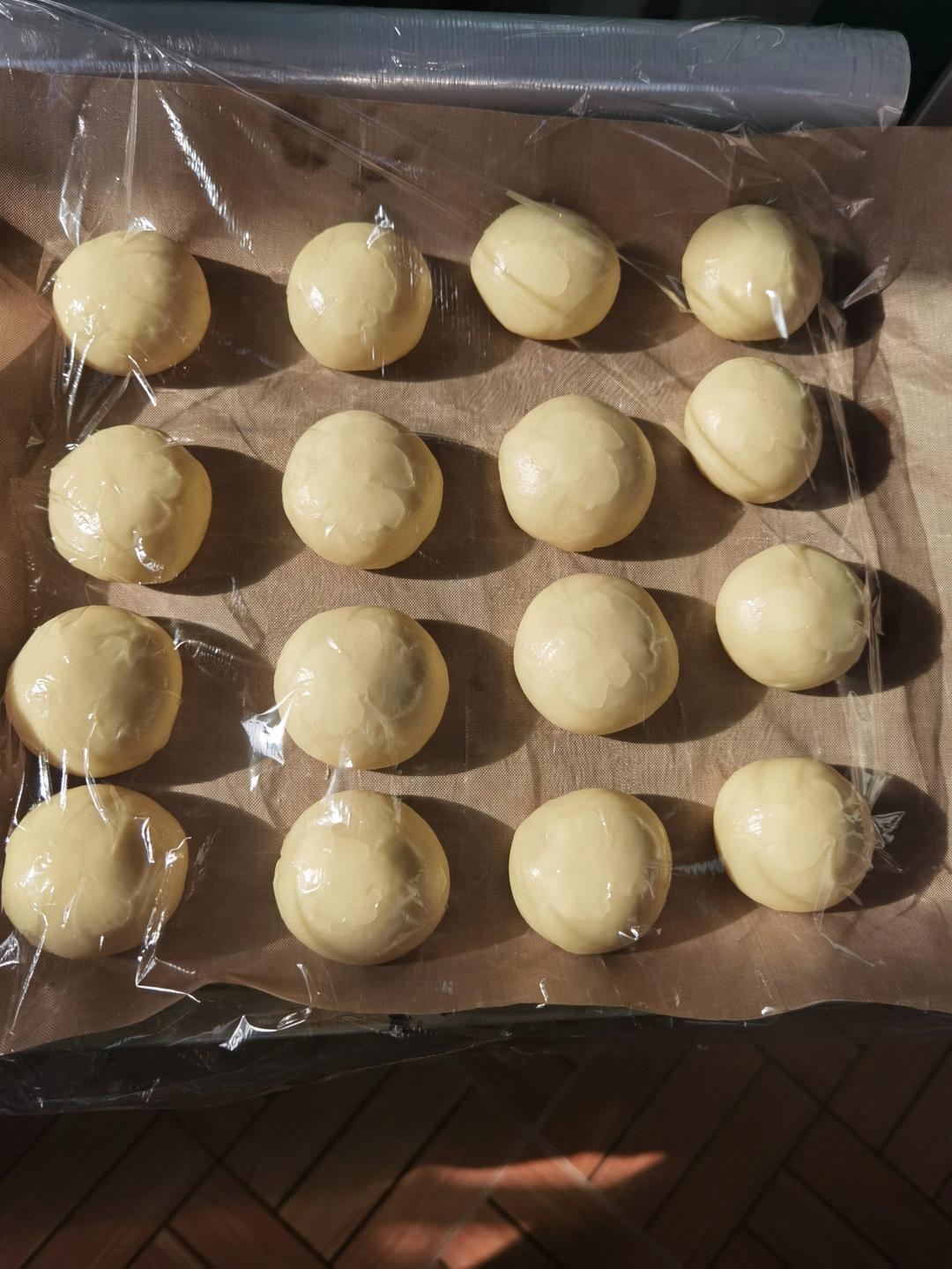 好吃到爆，超级柔软的椰蓉小餐包，椰香浓郁