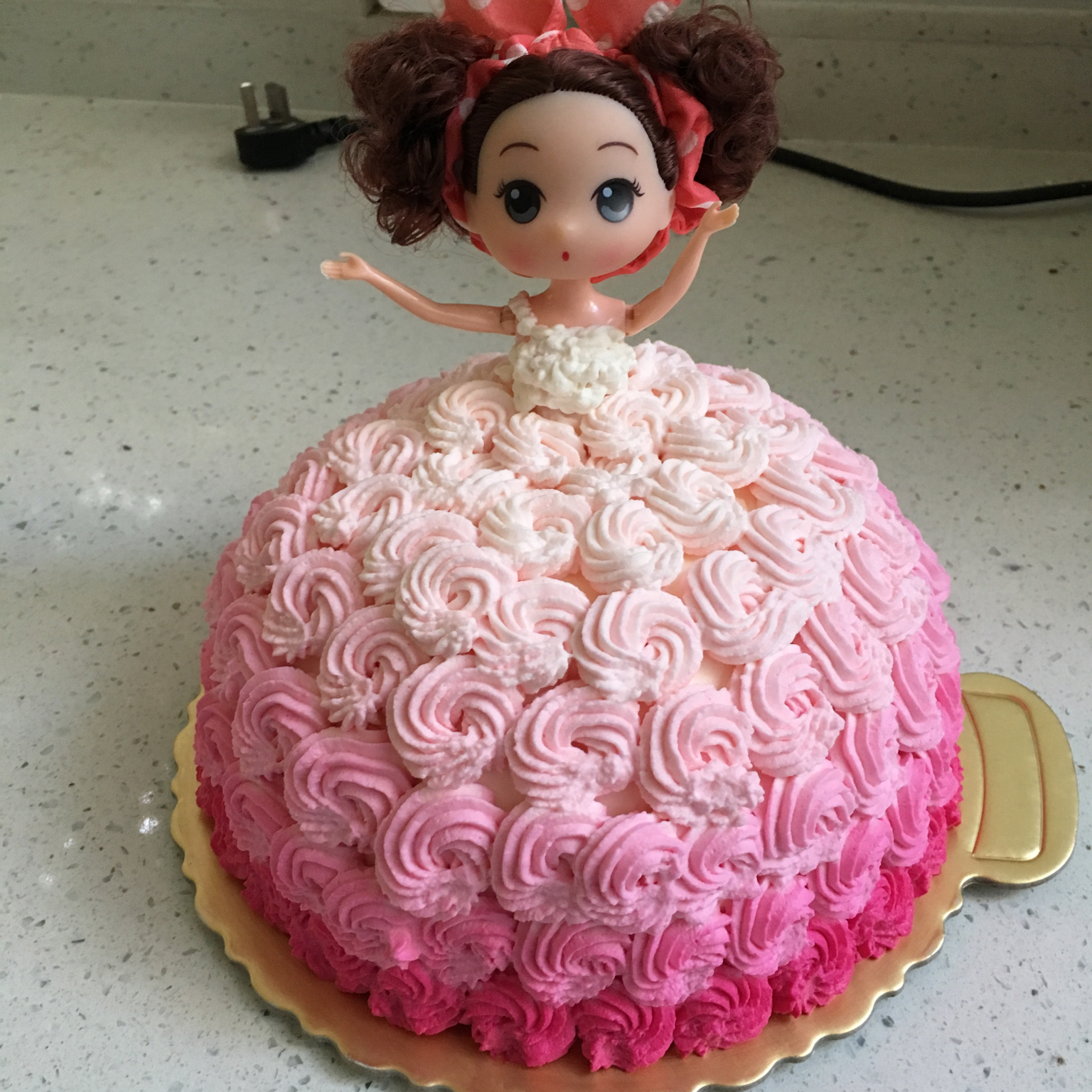 智障的外星人做的芭比娃娃蛋糕