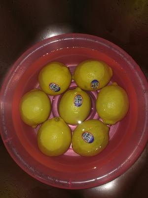 简易版百分百成功柠檬炖黄冰糖的做法 步骤1