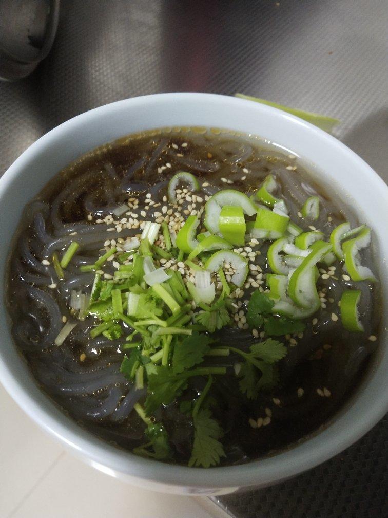 好吃到飞起的自制（酸辣粉）