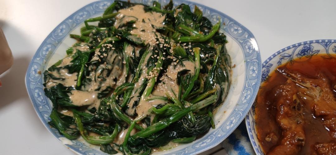 老少都爱吃的麻酱拌菠菜