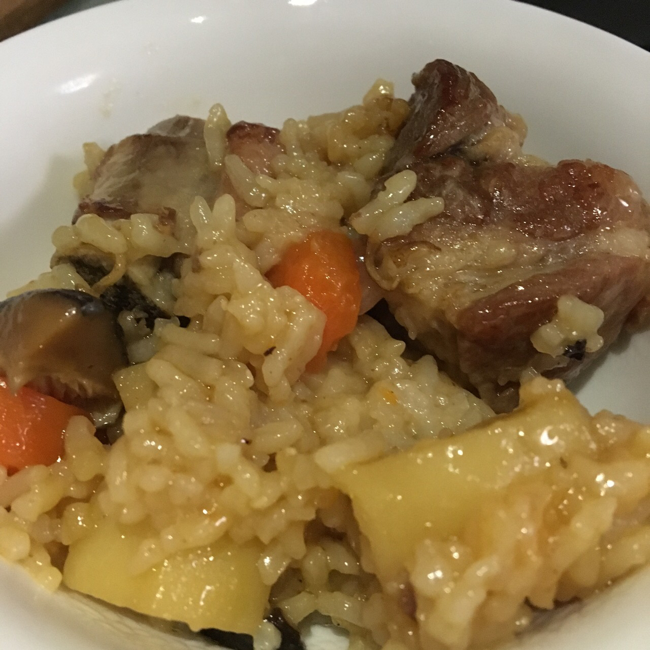 喷香排骨焖饭（爆好吃）