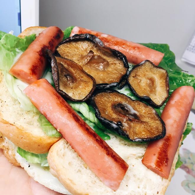 宿舍食谱～香菇火腿三明治的做法