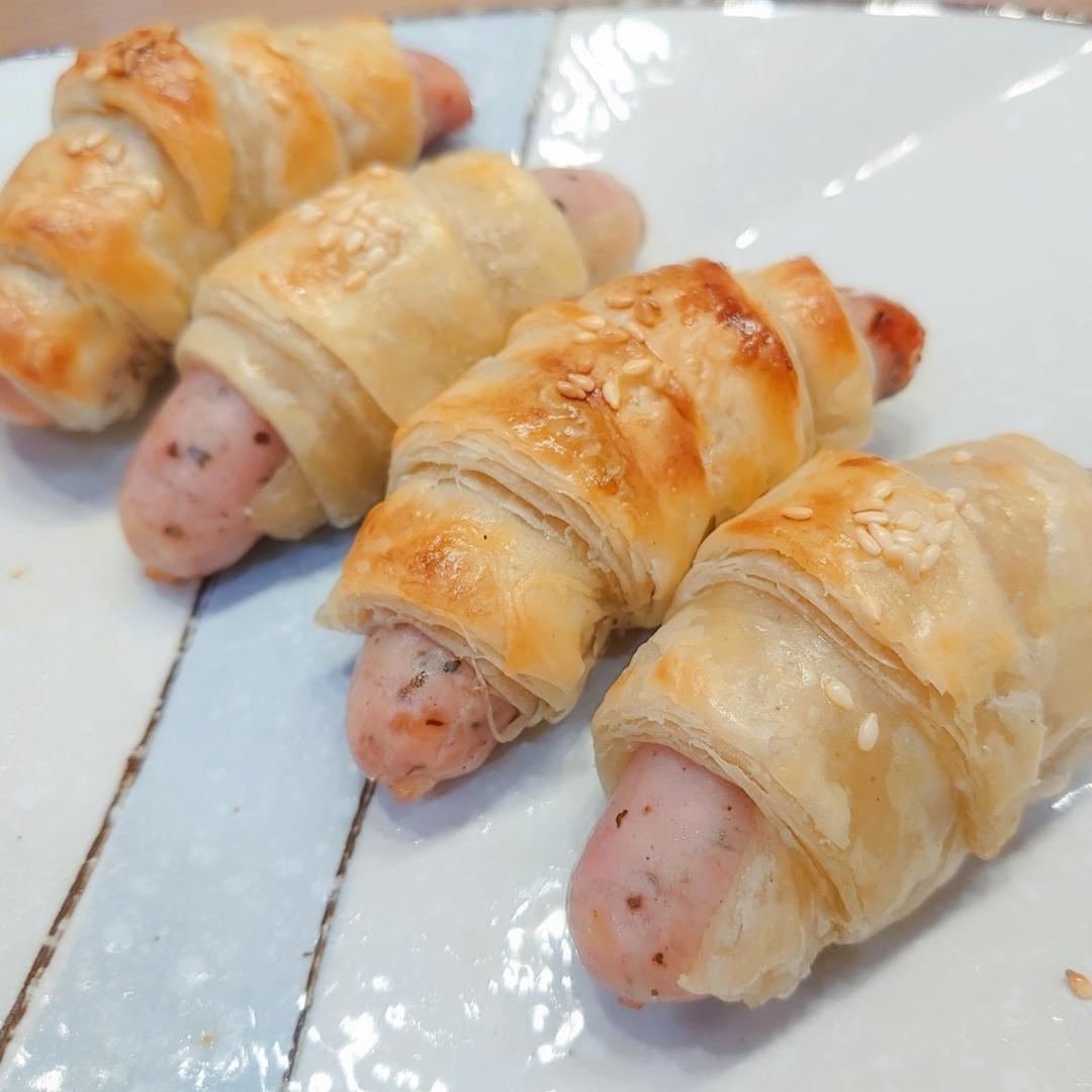 香肠酥皮卷：手抓饼皮还能这样吃，不用和面快速搞定早餐
