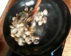 爆炒花蛤（如何挑选新鲜花蛤）的做法 步骤5