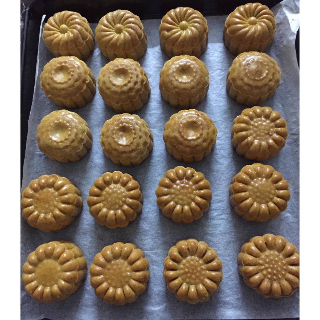 广式月饼—蛋黄莲蓉月饼