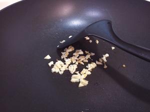 韭菜红肉米炒饭的做法 步骤4