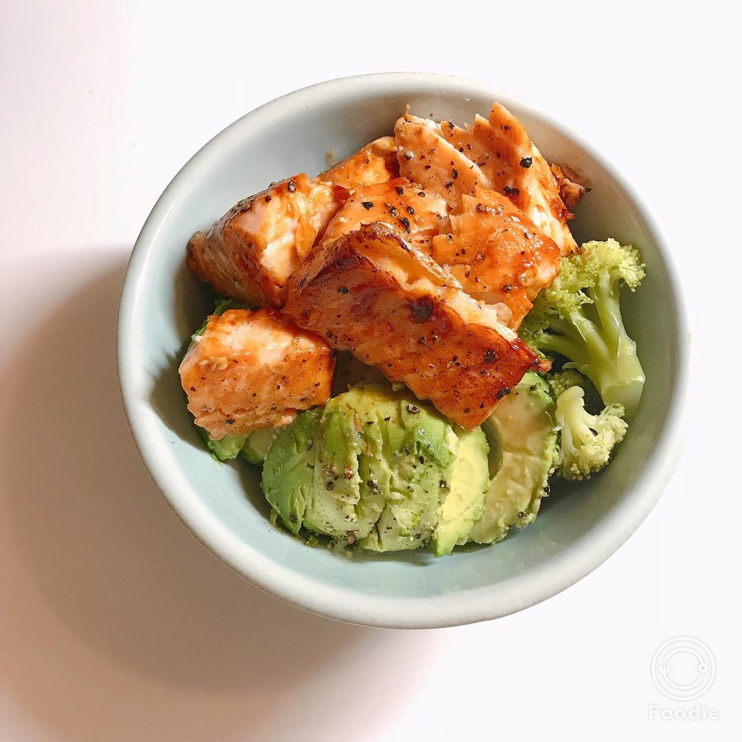 三文鱼牛油果拌饭