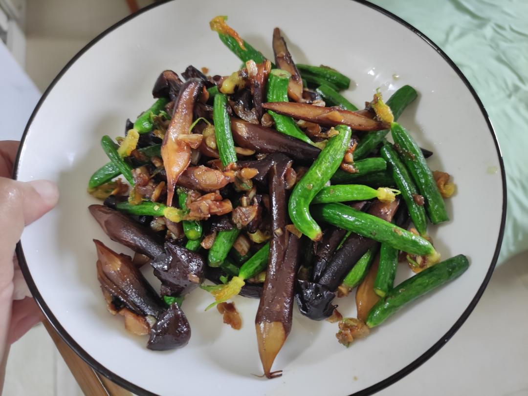 黑鸡枞菌素炒黄瓜花