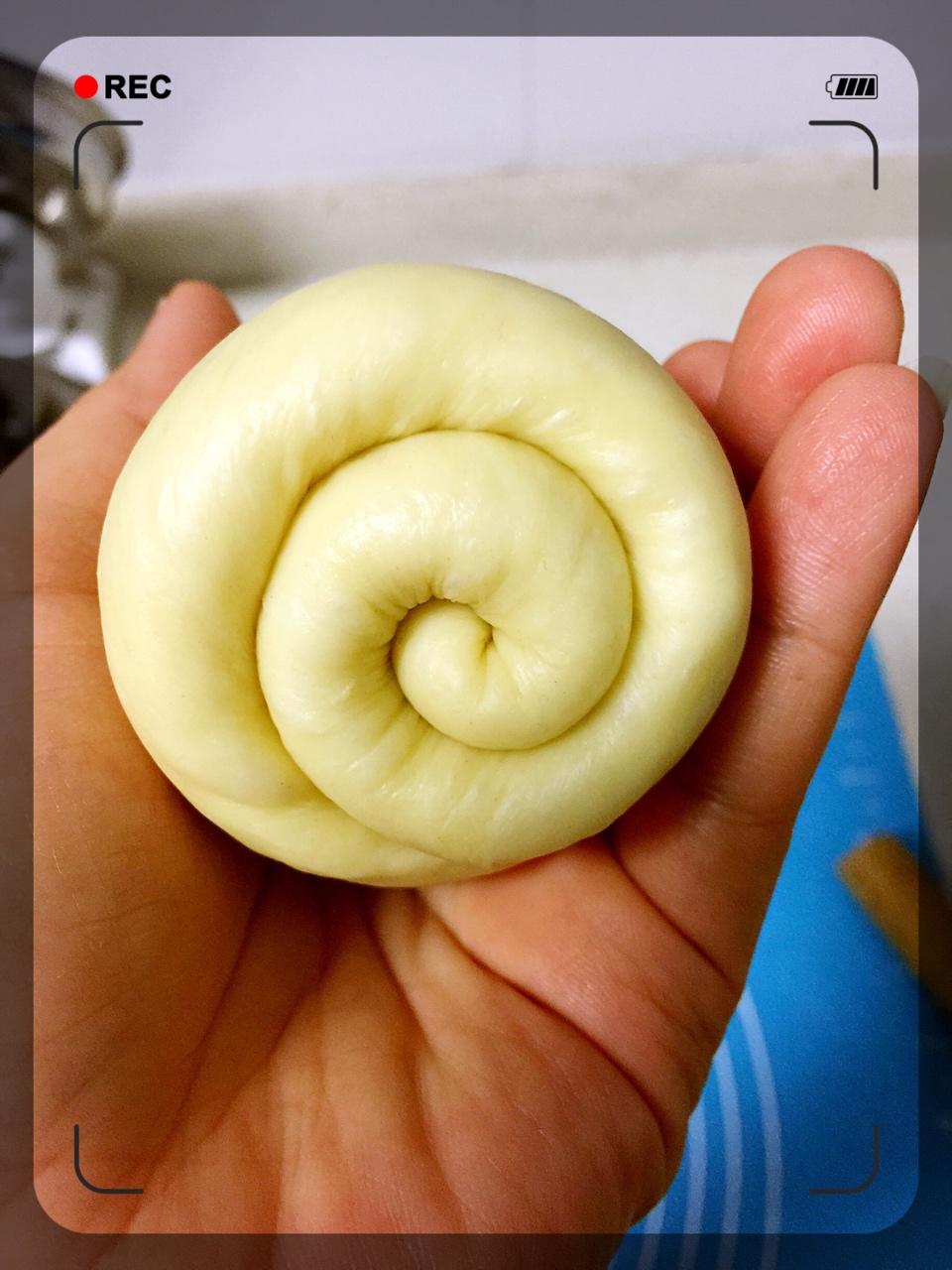 吐司整形—详解吐司一次擀卷和二次擀卷