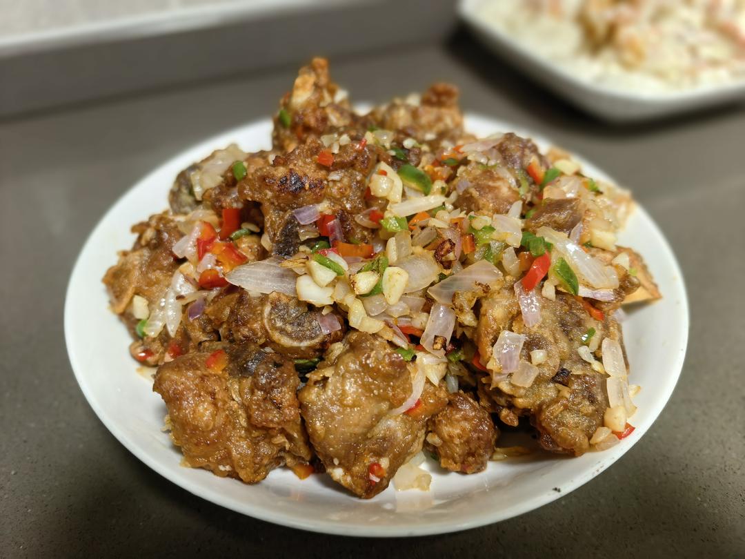 完美复刻中餐厅38块钱一份的椒盐排骨，骨香肉烂，好吃到吮手指