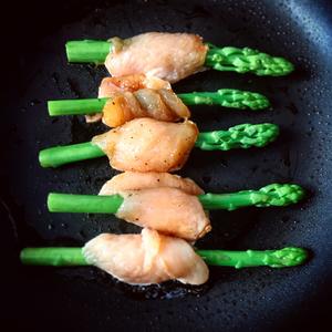 低脂健身餐🐔「芦笋卷鸡胸肉」的做法 步骤2