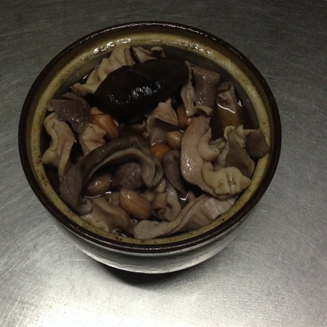 花生香菇炖猪肚