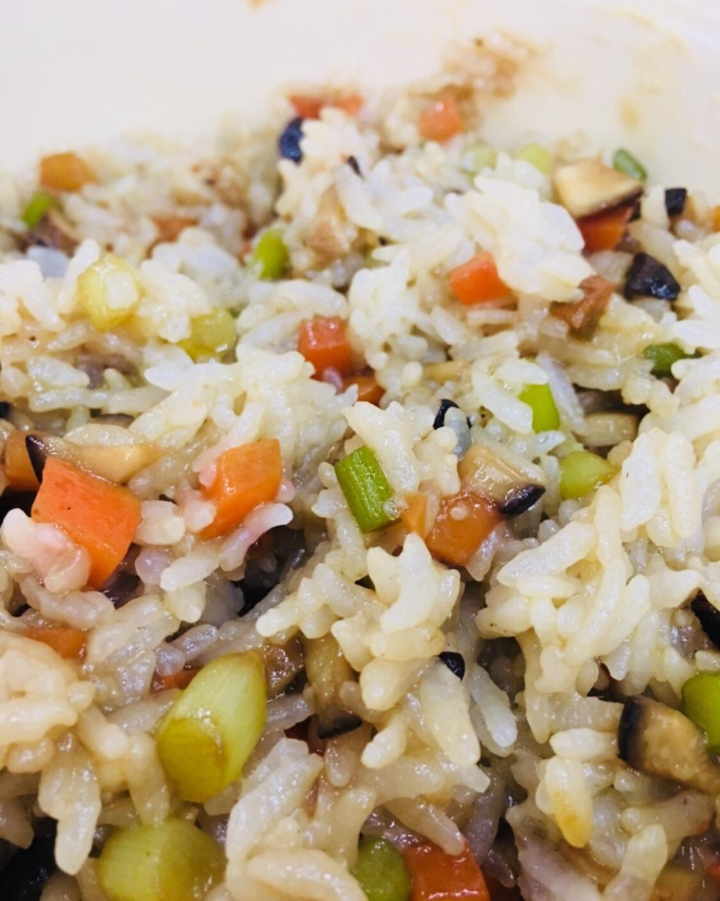 香菇辣肠焖饭 Fried Rice With Sausage &Mushroom