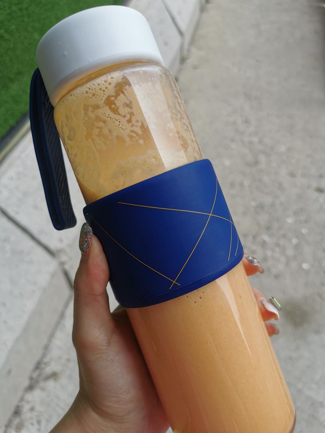 减肥果汁：番茄苹果胡萝卜汁