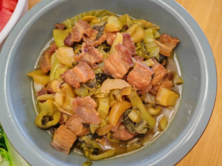 喷香不腻巨下饭—酸菜红烧肉